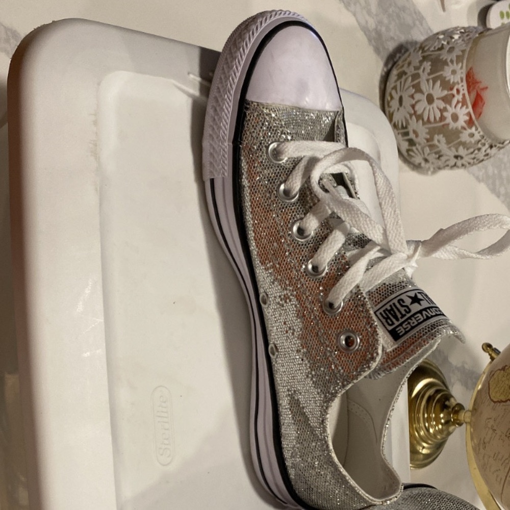 Converse sparkly shoes!!